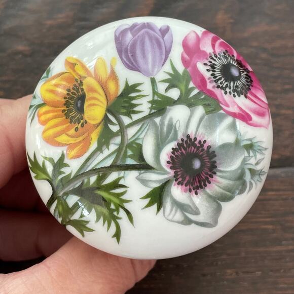 Vintage Porcelain Door Knob Floral Hand Painted? White with Flowers Single - Picture 1 of 16